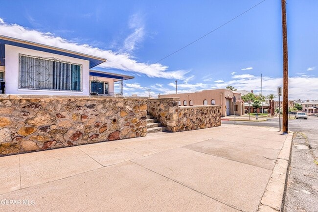 Building Photo - 1300 Randolph Dr