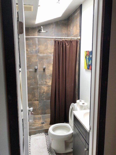 bathroom - 339 N Hobart Blvd