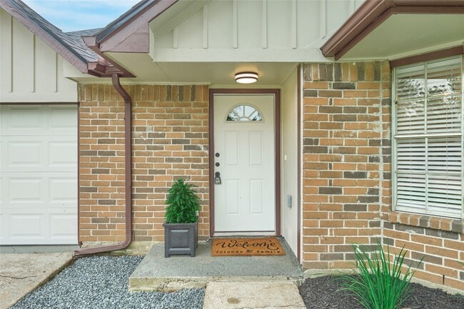 Building Photo - 12307 White River Dr