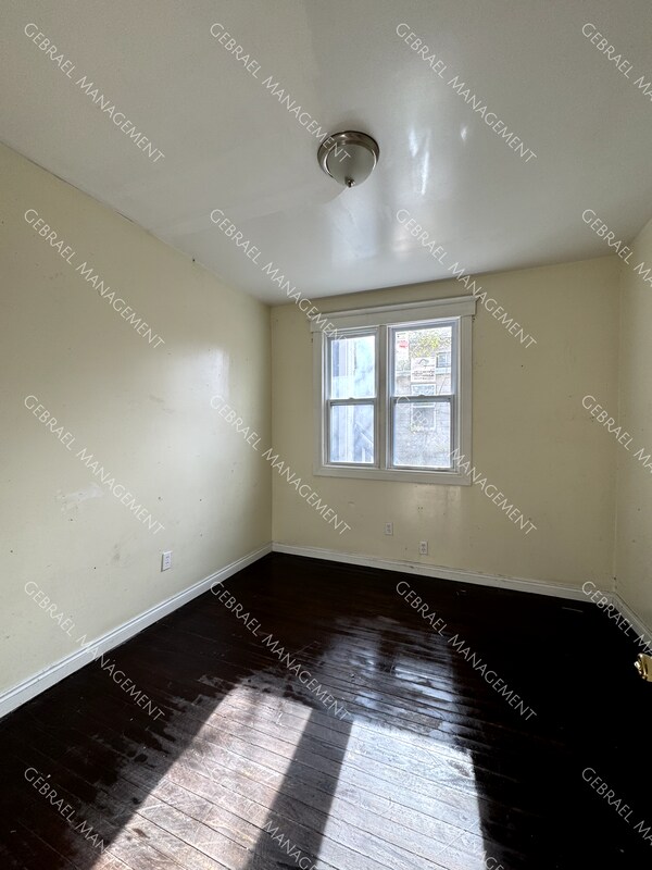 Building Photo - 2500 S Saginaw St