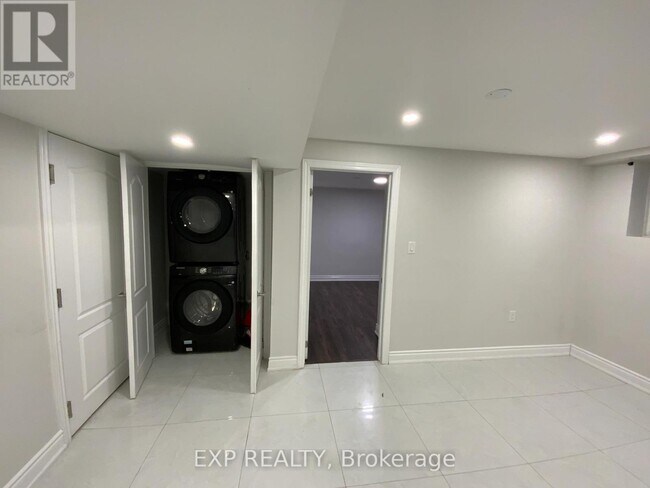 Photo du bâtiment - 923 Guinness Cres