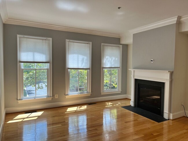 Foto del edificio - 711 Carpenter Rd