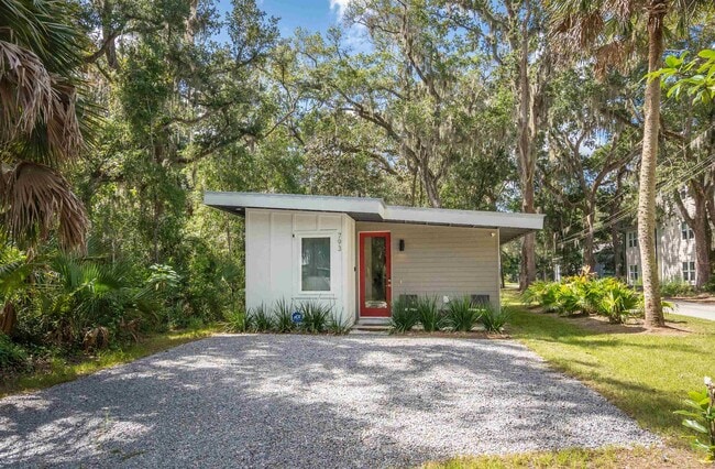 Building Photo - 793 Chapin St