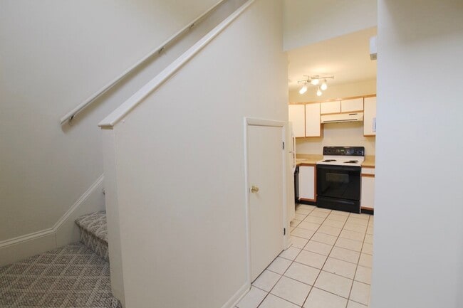 Building Photo - 1408 Bradley Dr