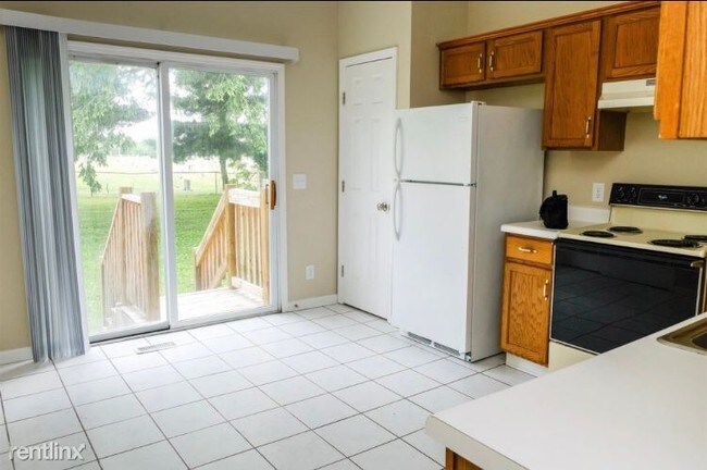 Building Photo - 2 br, 1.5 bath Apartment - 202 CEMETERY AVE