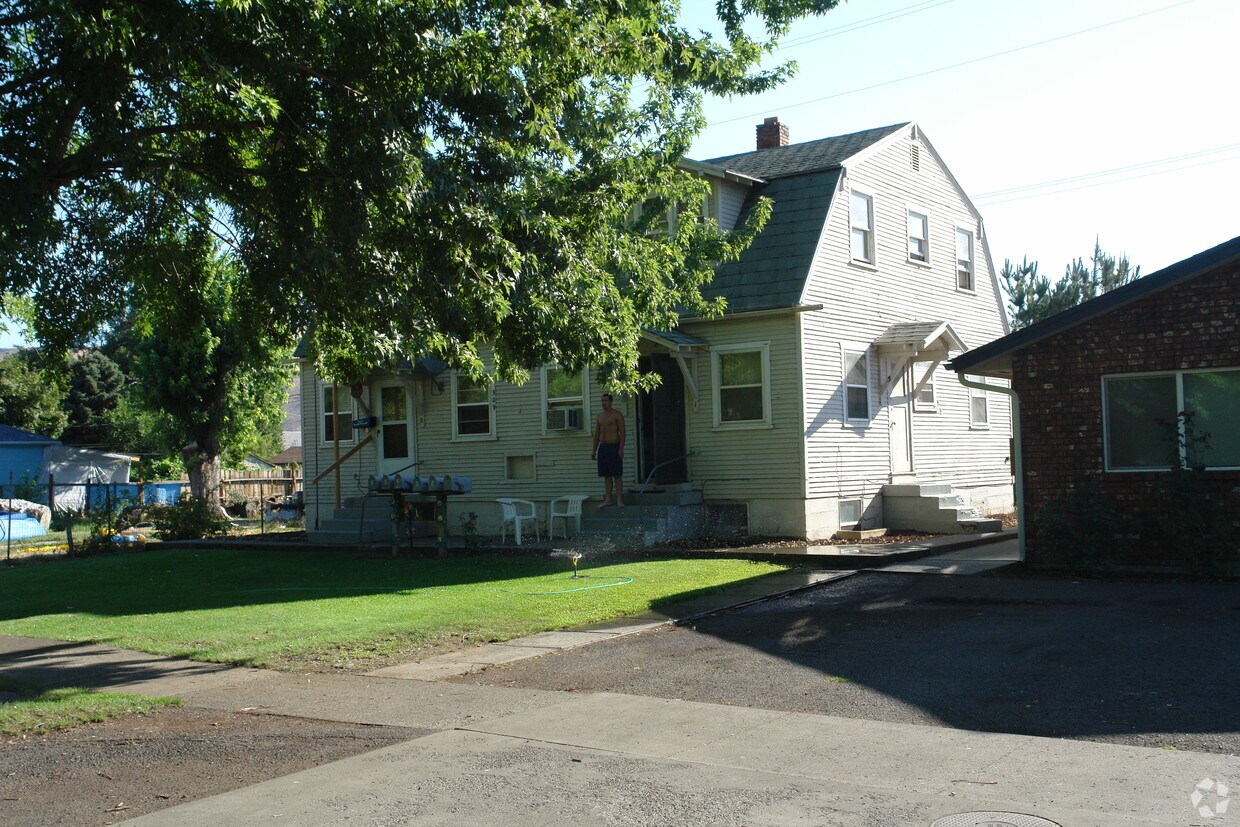 Building Photo - 509 N 6th St