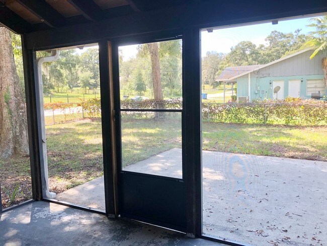 Building Photo - Cute 2/2 Duplex in Deland