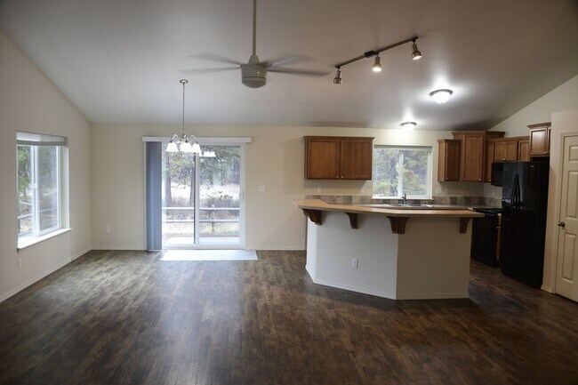 Building Photo - 51325 Mitts Way