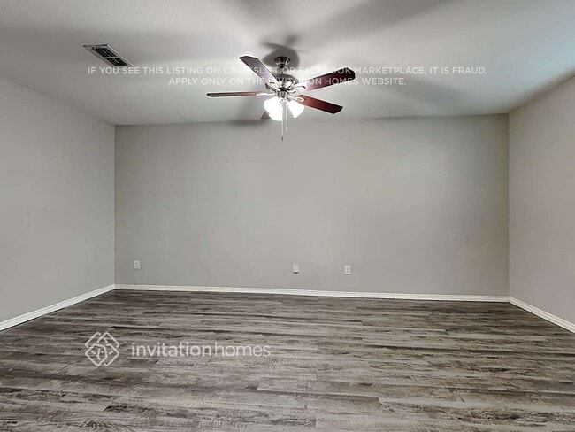 Foto del edificio - 112 Abelia Dr