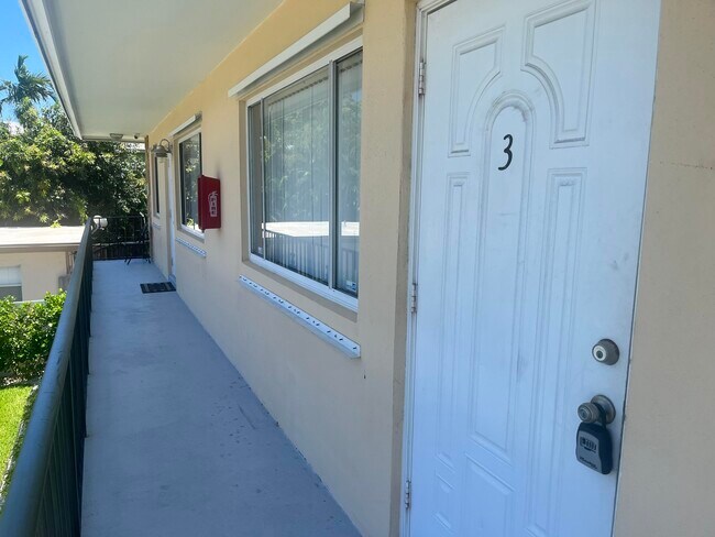 Foto del edificio - 1905 Lake Worth Rd