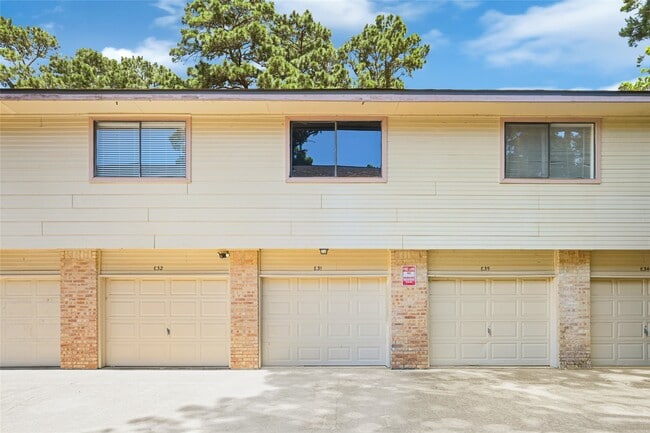 Building Photo - 16800 Sugar Pine Dr