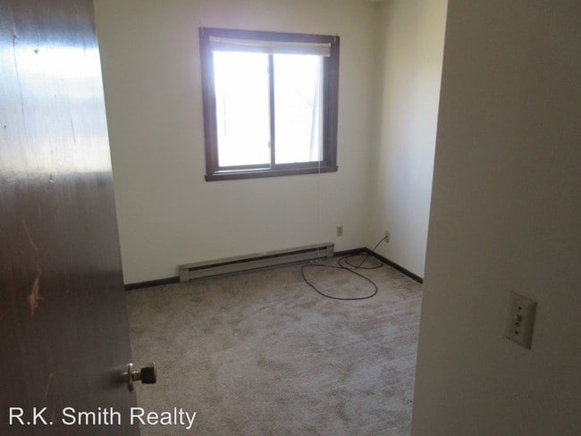 Building Photo - 1335 Laramie Ln