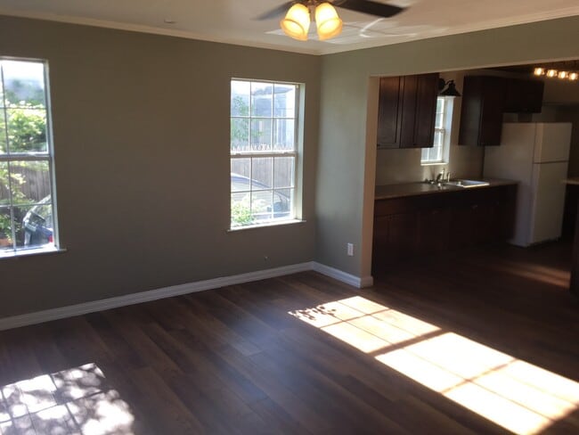 Building Photo - FOUR BEDROOM TWO BATHROOM NEAR ACU