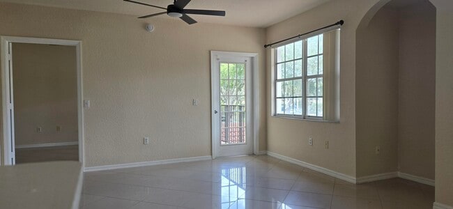Building Photo - 2505 Belmont Ln