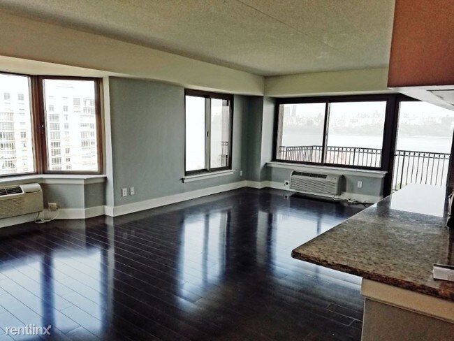 Foto del edificio - 7913 River Rd