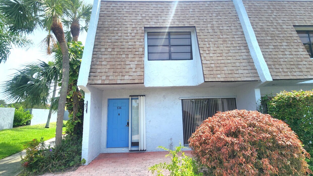 Primary Photo - 360 Canal Point S