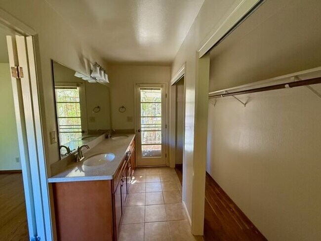 Foto del edificio - Beautiful 4 bedrooms 2.5 bath home