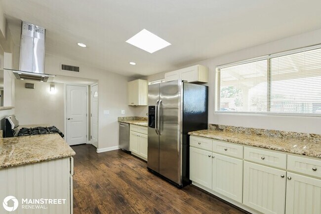 Building Photo - 7401 E 19th St, Tucson, AZ 85710