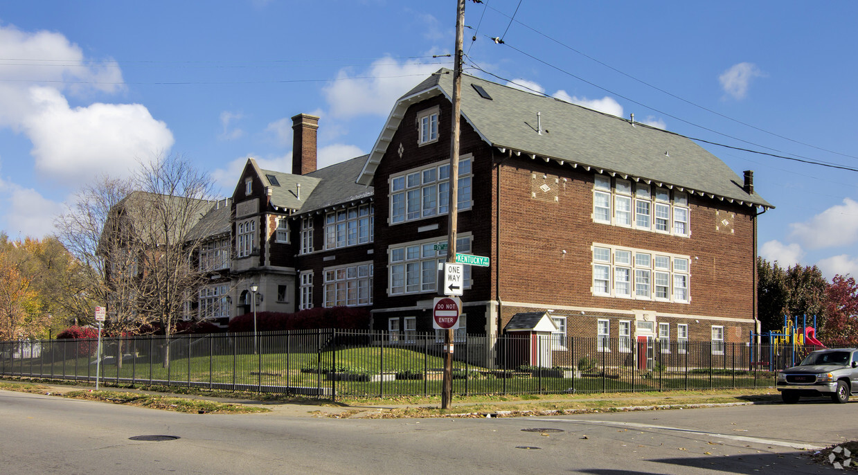 Primary Photo - Brandeis Apartments