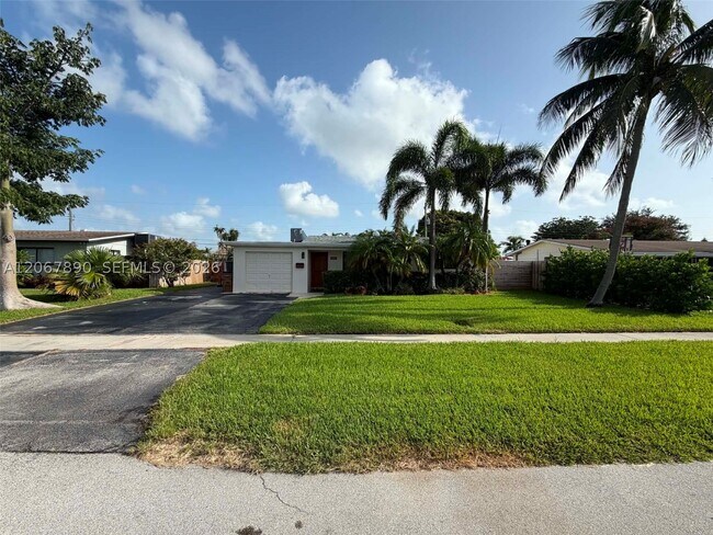 Building Photo - 401 SE 3rd Ct