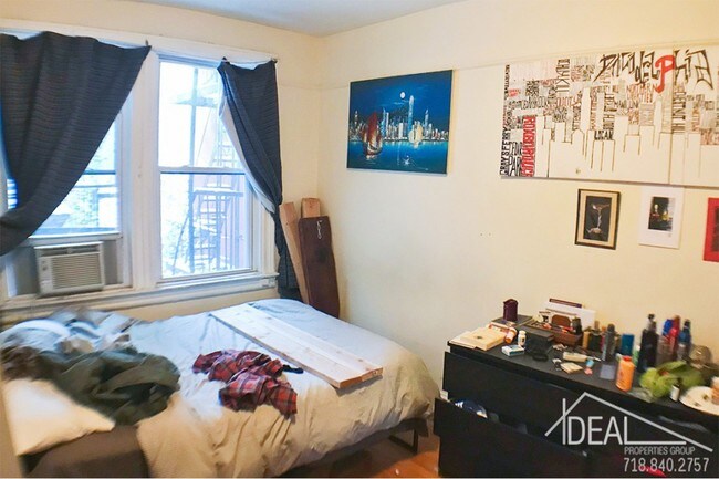 Building Photo - Spacious and bright Williamsburg 3BR