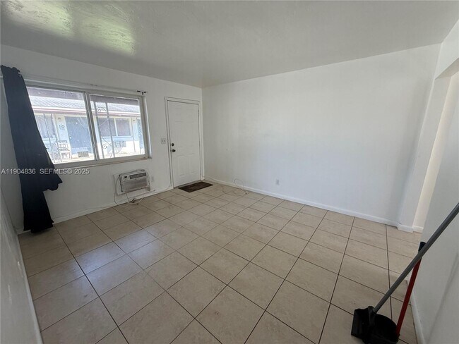 Foto del edificio - 14355 NE 6th Ave