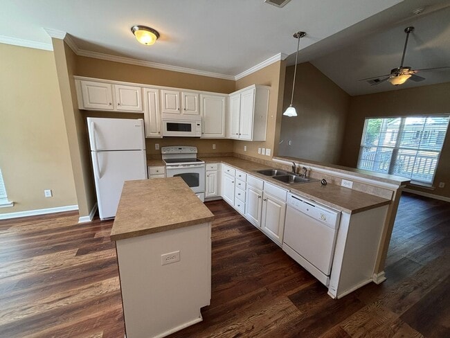 Building Photo - 225 Windsor Trace Dr