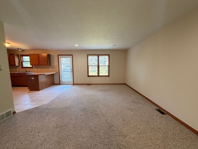 Foto del edificio - Charming 3 Bedroom - 3 Bathroom Duplex!