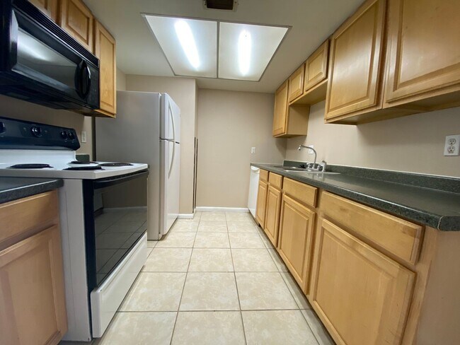 Building Photo - 2 Bedroom, 1.5 Bath Second Floor Condo in Lake Frederica Neighborhood!!!