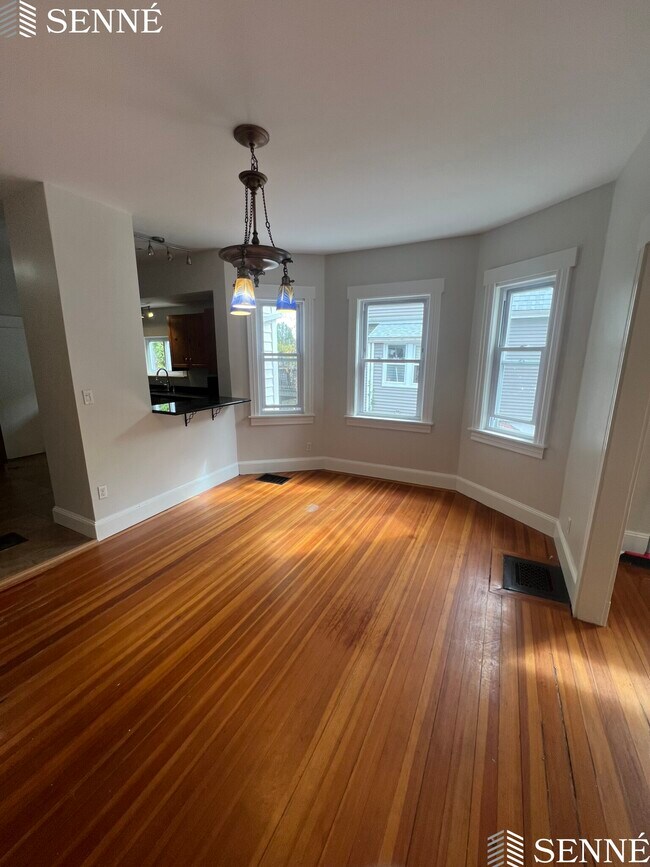 Building Photo - 47 Guinan St