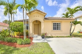 Building Photo - 450 SE 30th Dr