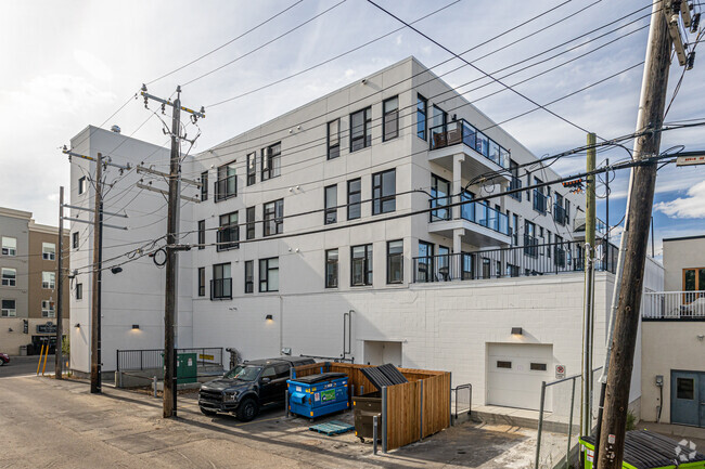 Building Photo - @81