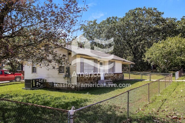 Foto del edificio - 800 W 51st St