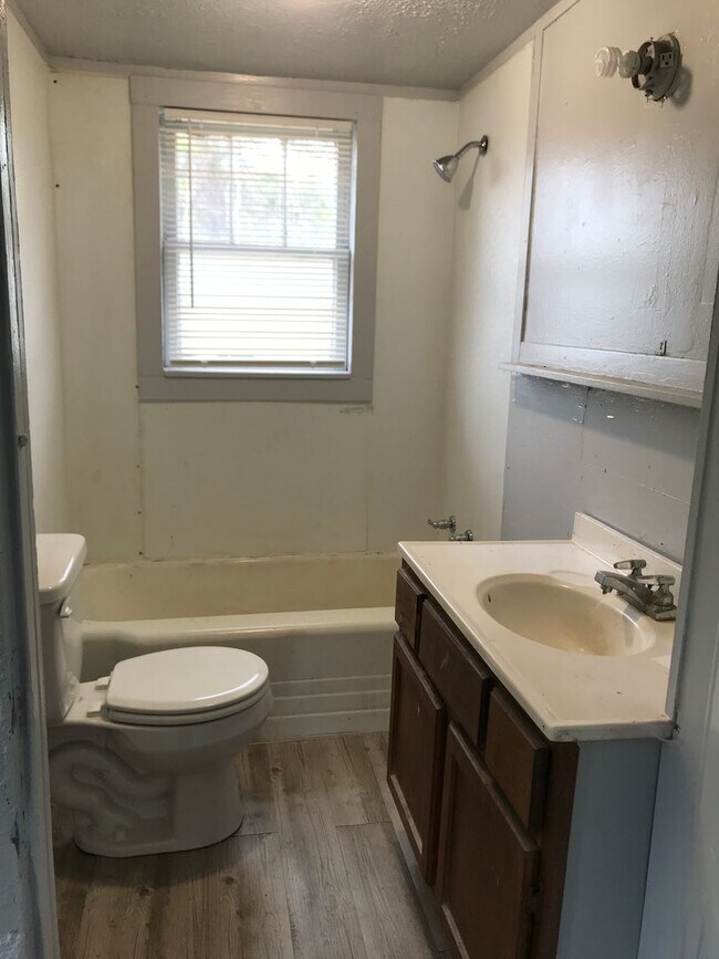 Building Photo - 5204 Francis St