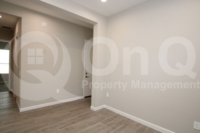 Building Photo - 5107 E Village Dr