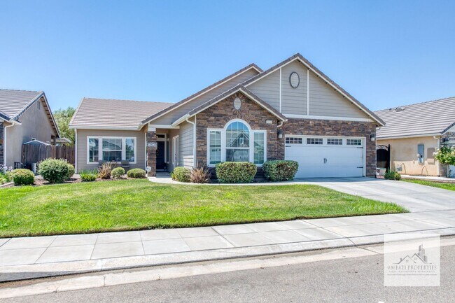 Building Photo - Great Clovis home with Multi-Generational ...