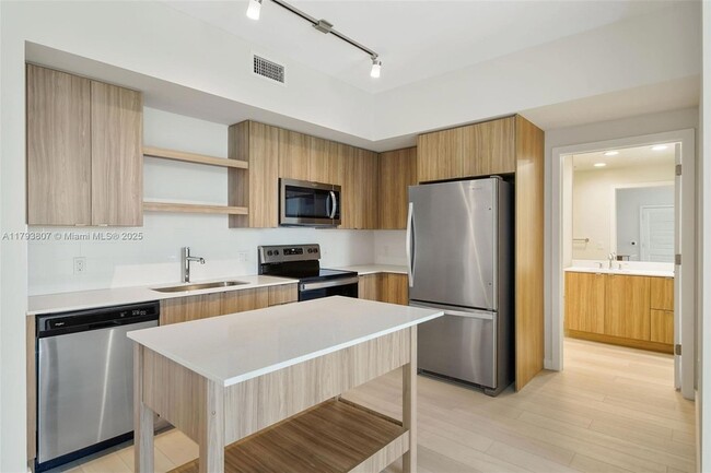 Foto del edificio - 555 NE 8th St