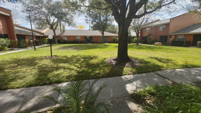 Foto del edificio - 4800 Tangerine Ave