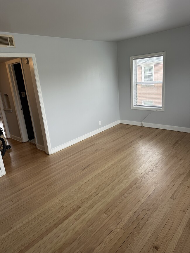 Foto del edificio - 4838 N Port Washington Rd