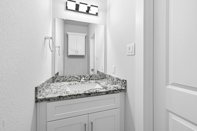 Foto del edificio - 4677 Bellfort Ave