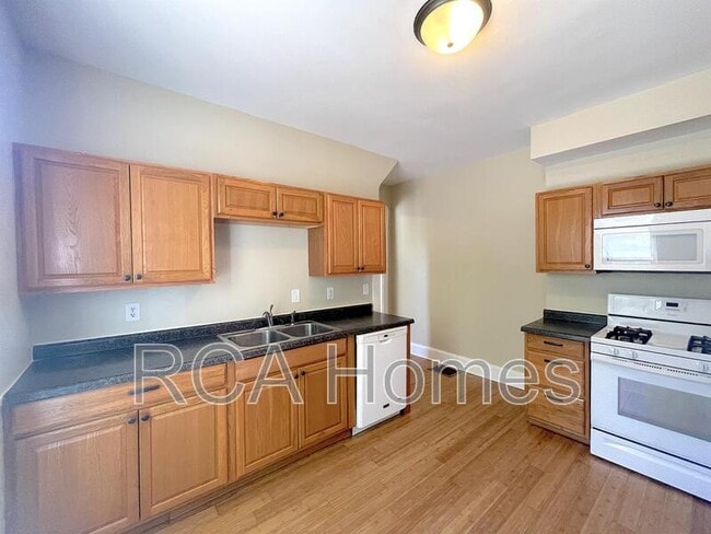Building Photo - 1555 Barth Ave