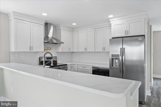 Building Photo - 31 Riverview Ave