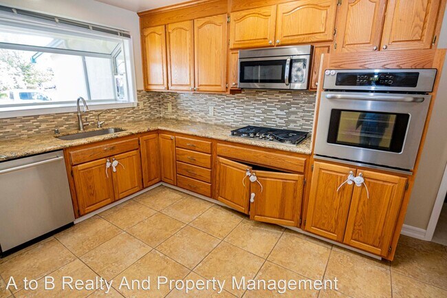 Building Photo - 3 br, 2 bath House - 2491 Melville Way