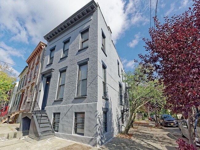 Building Photo - 31 Bleecker Pl