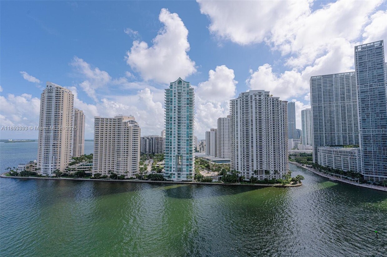 Primary Photo - 325 S Biscayne Blvd