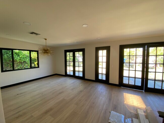 Building Photo - 5159 Chimineas Ave