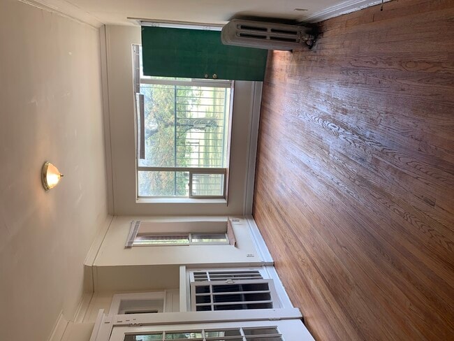 Building Photo - 5152 S King Dr