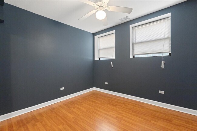 Foto del edificio - 3702 N Sheffield Ave