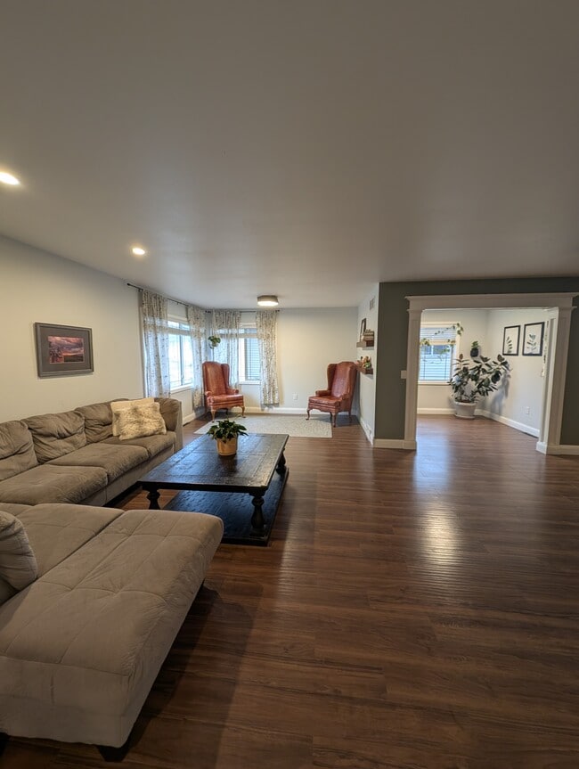 Building Photo - 518 Lexington Dr