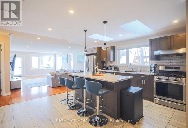 Photo du bâtiment - 885 Adams Rd